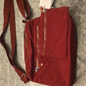 ETidy Crossbody Bag with matching wristlet in Burgundy